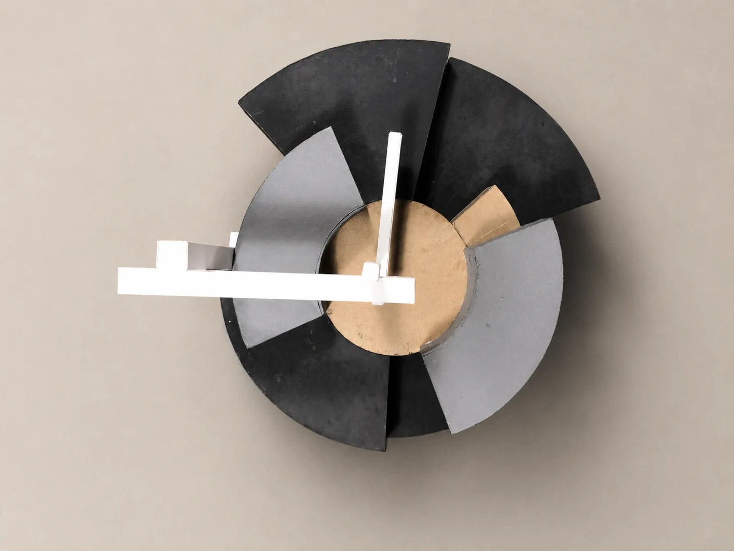 Overhead view of the El Lissitzky-inspired model, fields rotating around a cylindrical core